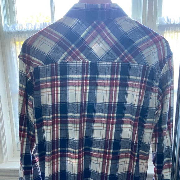 Aritzia TNA Plaid Shirt Size small - Picture 3 of 4